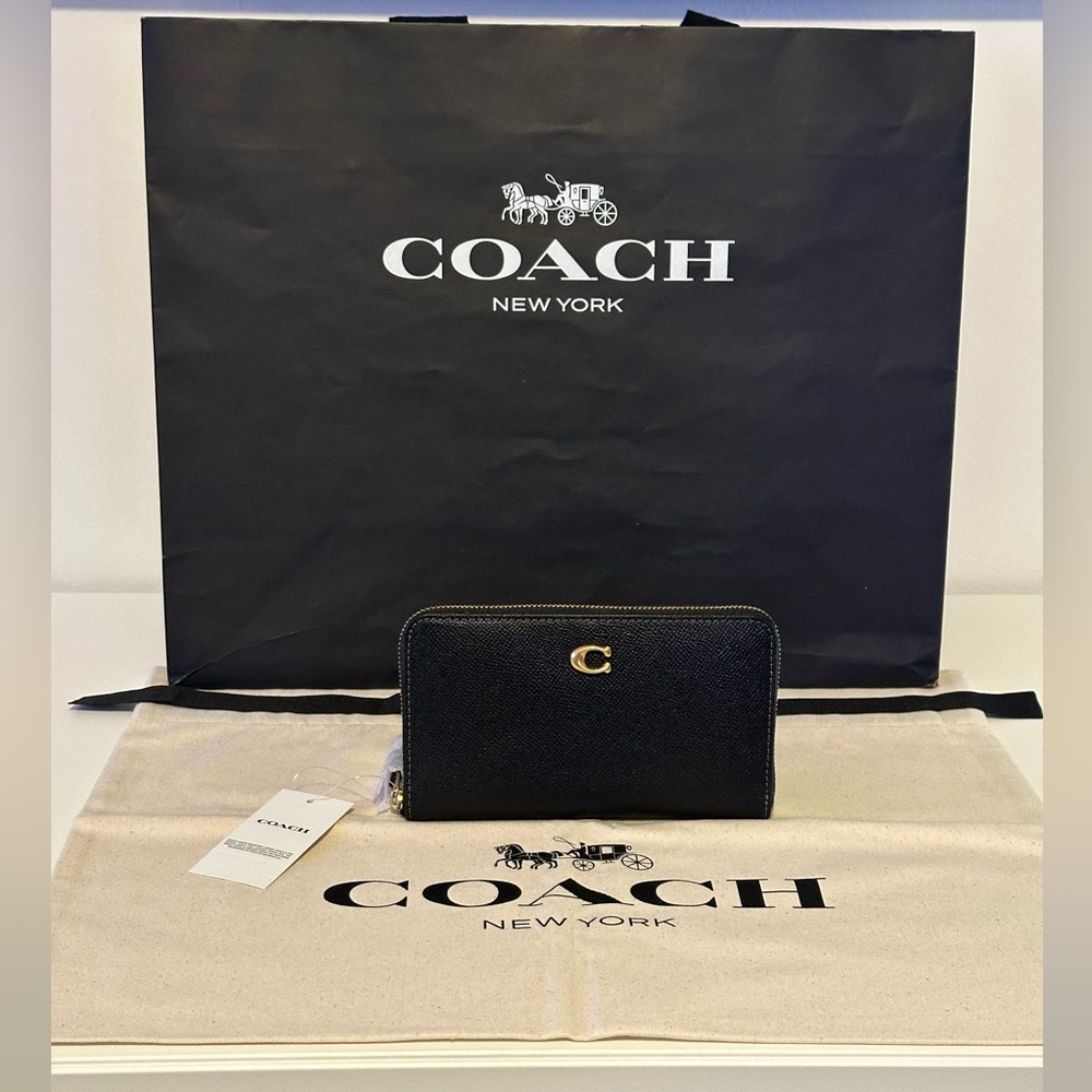 NWT COACH Black Leather Medium Zip Around Wallet